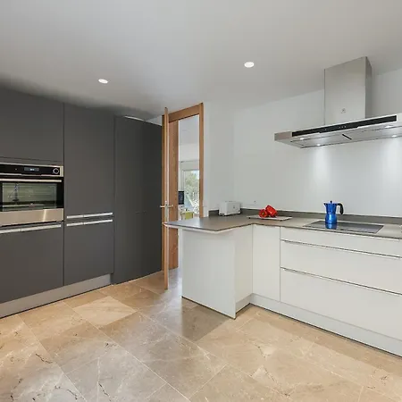 Roqueta Apartment